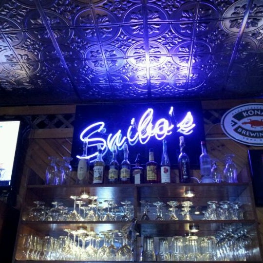 5/21/2012 tarihinde Scott L.ziyaretçi tarafından Snibo&#39;s Sportsbar and Cafe'de çekilen fotoğraf