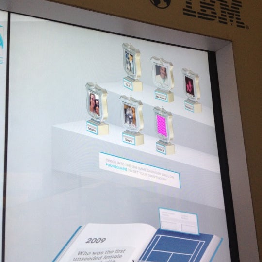 รูปภาพถ่ายที่ IBM Game Changer Interactive Wall โดย Catherine F. เมื่อ 8/28/2012
