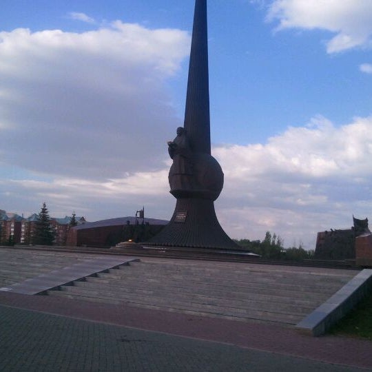 Сквер защитников отечества. Монумент защитникам Отечества (Астана). Площадь защитника Отечества. Площадь защитников Отечества Муромцево.