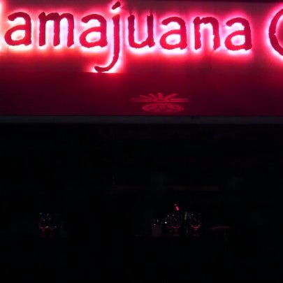 Foto tirada no(a) Mamajuana Cafe Queens por MS P. em 9/8/2012