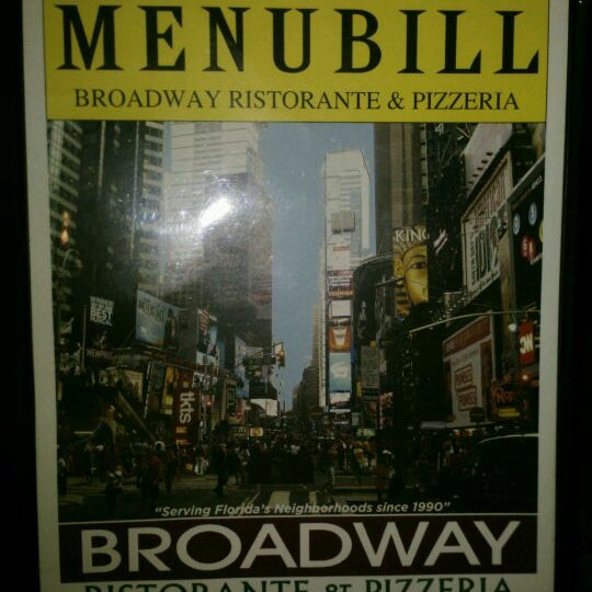 Photo prise au Broadway Ristorante &amp; Pizzeria par Karm B. le5/28/2012