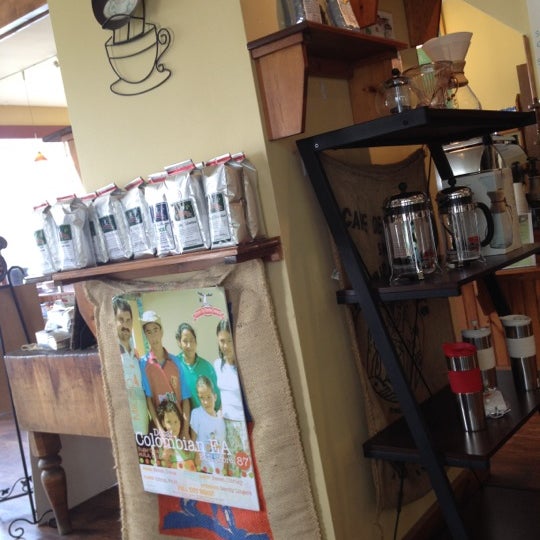 6/11/2012에 Rob L.님이 Zummo&#39;s Cafe에서 찍은 사진