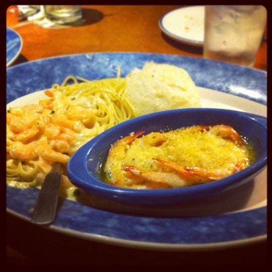 Photo taken at Red Lobster by Gabby on 9/10/2012
