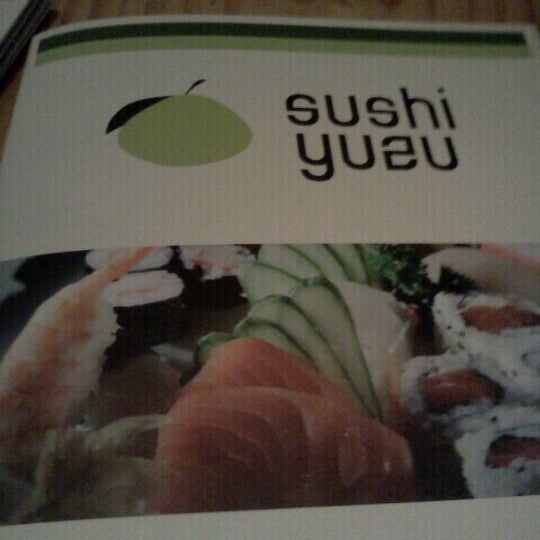 Foto tirada no(a) Sushi Yuzu por Elis W. em 5/9/2012
