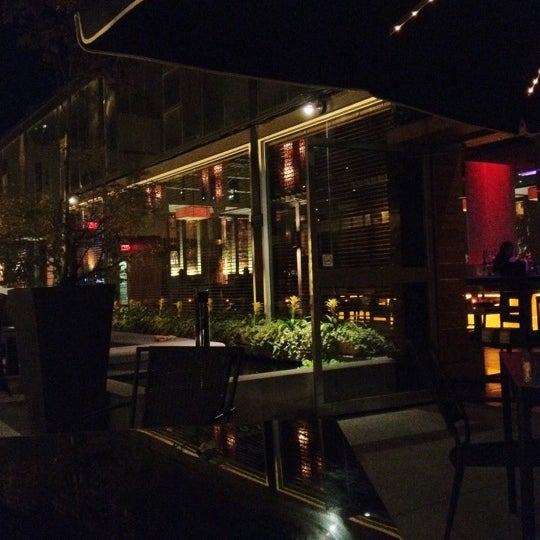 9/12/2012 tarihinde Elitsa M.ziyaretçi tarafından Spice Route Asian Bistro + Bar'de çekilen fotoğraf
