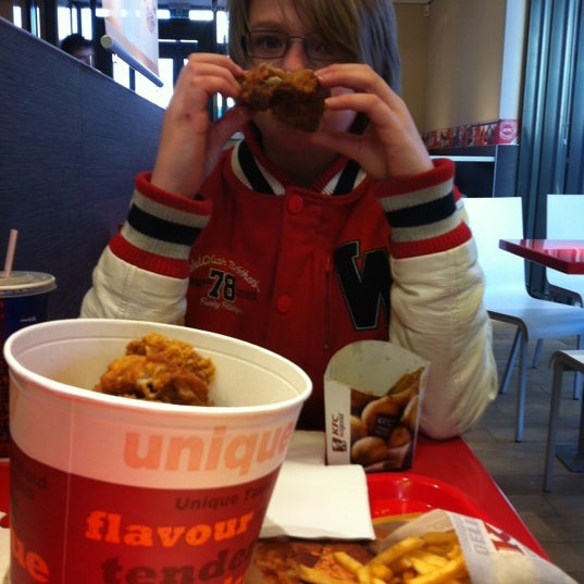 Photo taken at KFC by Tanneke G. on 3/31/2012