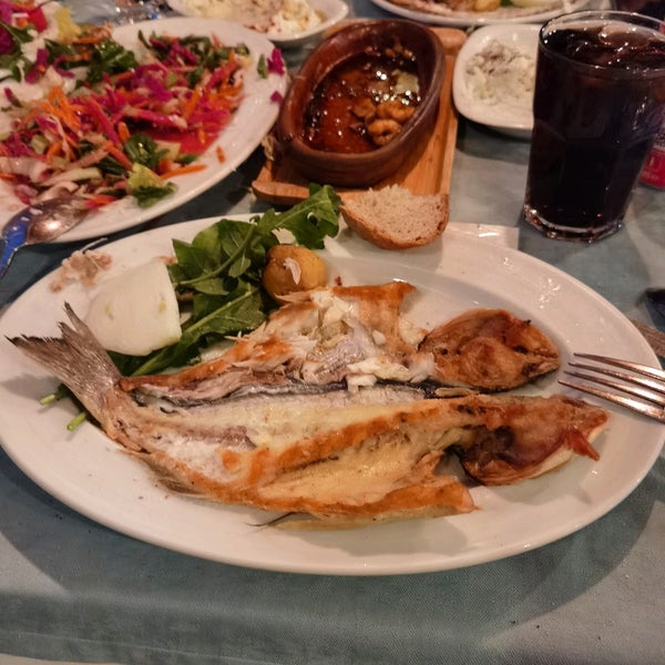 Das Foto wurde bei Denizkızı Restaurant von 💭💭AlpeR✅💭💭 I. am 3/22/2022 aufgenommen