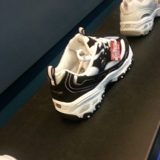 SKECHERS Warehouse Outlet 2100 Louisiana Blvd. NE 414