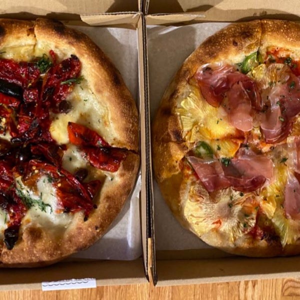 11/4/2020 tarihinde Reyner C.ziyaretçi tarafından Pizzeria Mozza'de çekilen fotoğraf