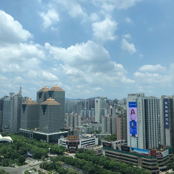 Das Foto wurde bei Guangzhou Marriott Hotel Tianhe von Sanq L. am 6/16/2018 aufgenommen