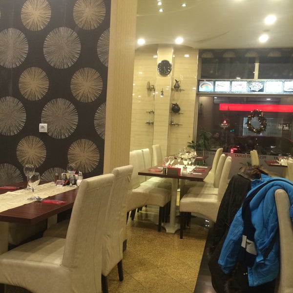 รูปภาพถ่ายที่ Turkish Restaurant Dukat โดย Ozkan C. เมื่อ 12/30/2016