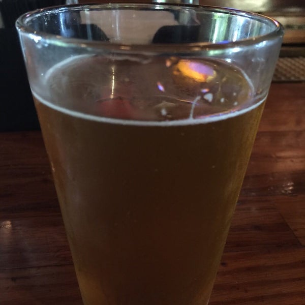 Photo taken at Rogues&#39; Harbor Inn, Restaurant &amp; Brewing by Geneo on 8/16/2015