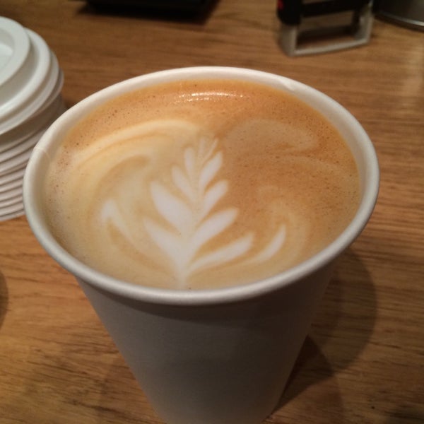 รูปภาพถ่ายที่ Double B Coffee &amp; Tea โดย Alexander B. เมื่อ 11/25/2014