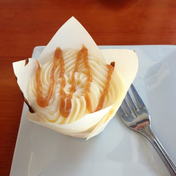 รูปภาพถ่ายที่ Ethereal Cupcake and Coffee Shoppe โดย Katlyn A. เมื่อ 5/31/2013