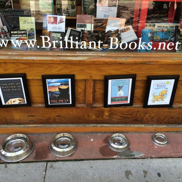 Foto scattata a Brilliant Books da Kay M. il 5/31/2015