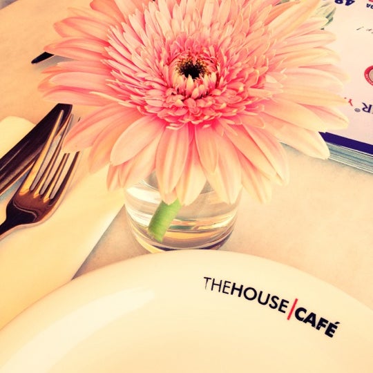 Foto tirada no(a) The House Café por Beste E. em 11/4/2012