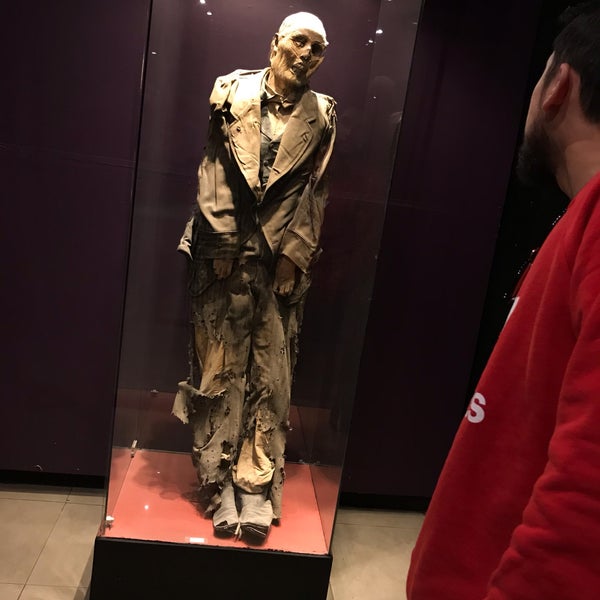 Foto tirada no(a) Museo de las Momias de Guanajuato por Yahäira N. em 1/11/2019
