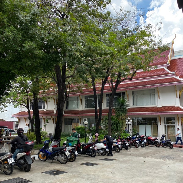 Foto diambil di The Montien Hotel Bangkok oleh Wnt W. pada 6/28/2021