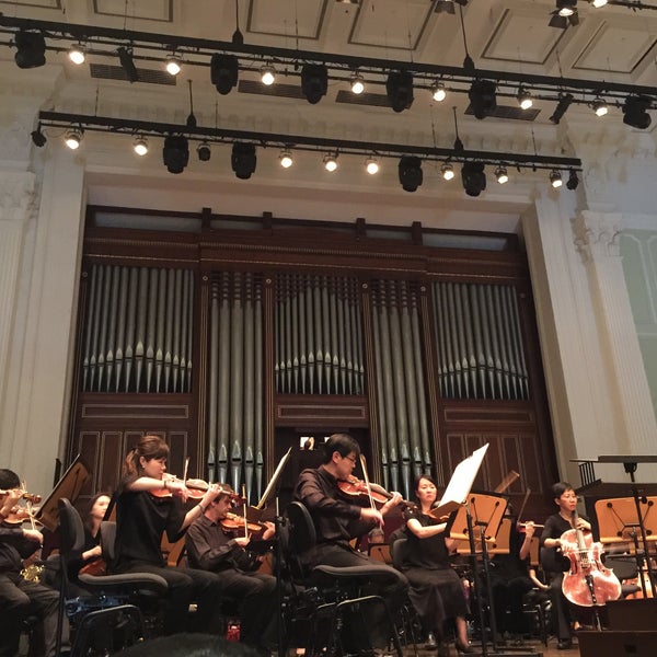 Foto tomada en Victoria Concert Hall - Home of the SSO  por KT L. el 9/1/2016