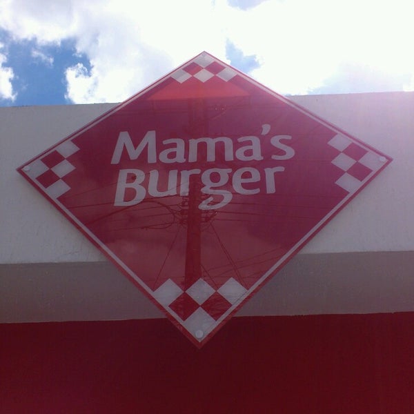 Снимок сделан в Mama&#39;s Burger пользователем Demetrius S. 3/28/2013