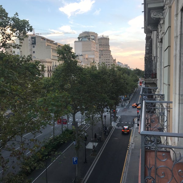 Foto diambil di Hotel Indigo Barcelona oleh Azzam pada 9/14/2018