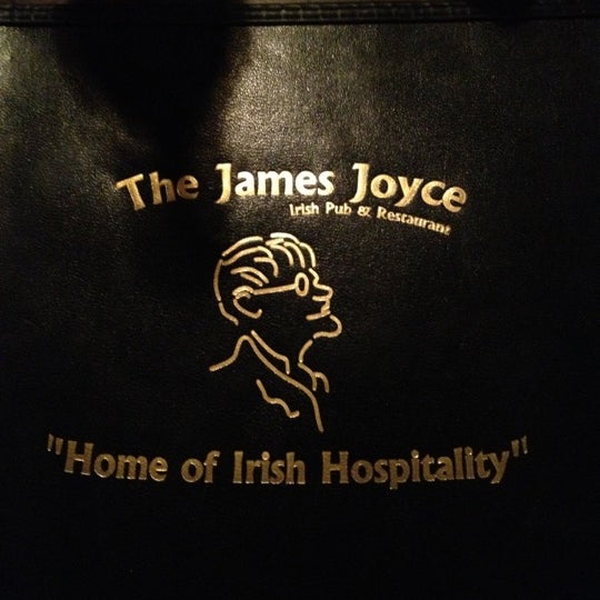 Photo prise au James Joyce Irish Pub par Christee le11/11/2012