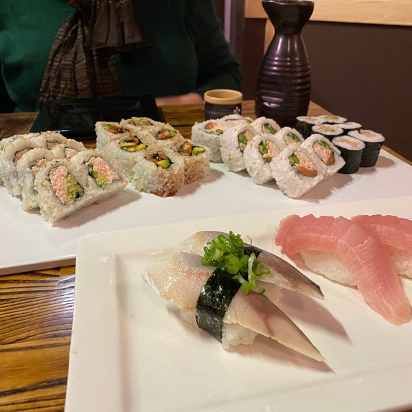 Foto tirada no(a) Shinsei Sushi por Jeff H. em 11/30/2021