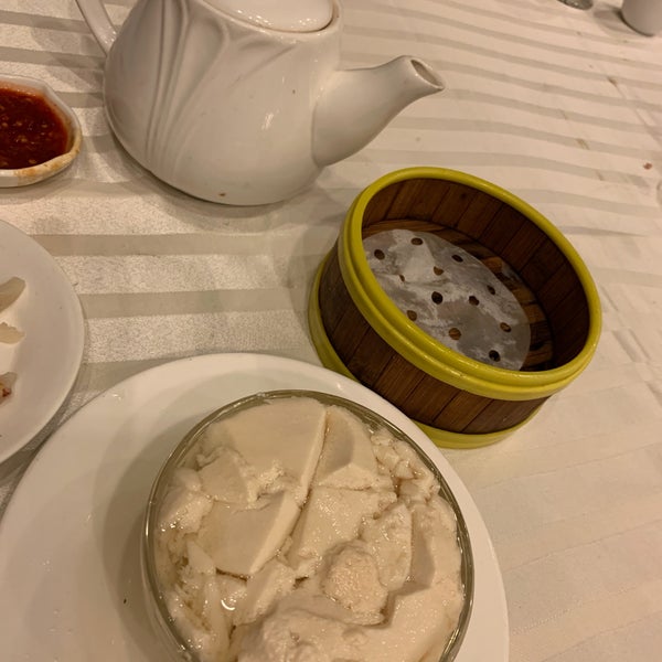 Photo taken at Jing Fong Restaurant 金豐大酒樓 by Jim G. on 8/18/2019
