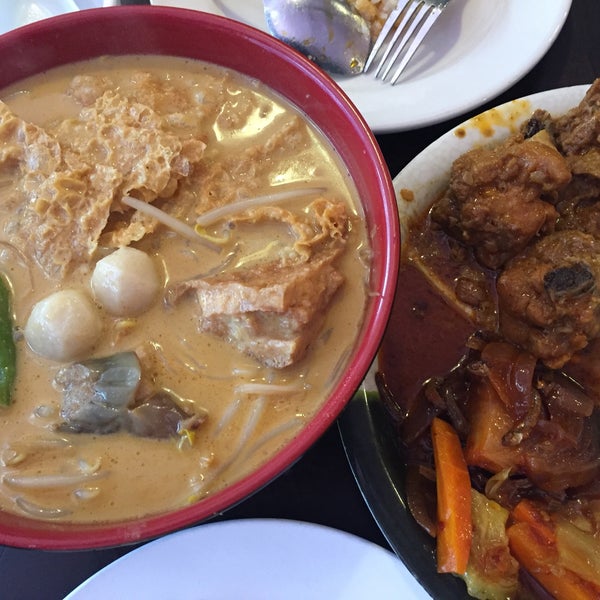 Снимок сделан в Penang Malaysian Cuisine пользователем Jim G. 9/3/2019