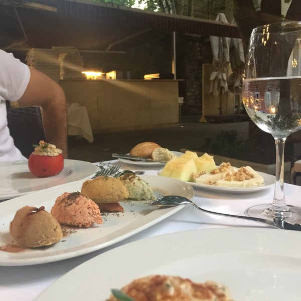 Das Foto wurde bei Asitane Restaurant von Gozde A. am 7/28/2018 aufgenommen
