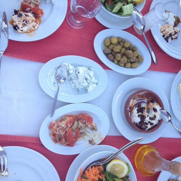 Foto tomada en Güverte Balık Restaurant  por Mine Y. el 4/21/2013