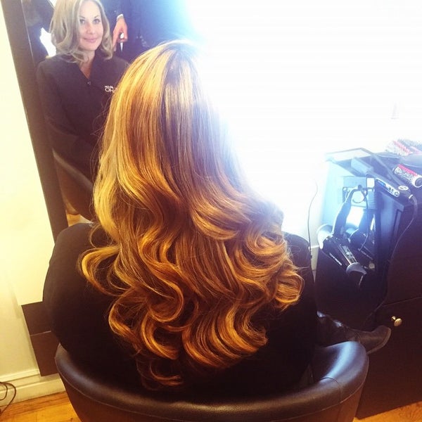 2/4/2015 tarihinde Kimberly F.ziyaretçi tarafından YGallery Hair Salon Soho'de çekilen fotoğraf