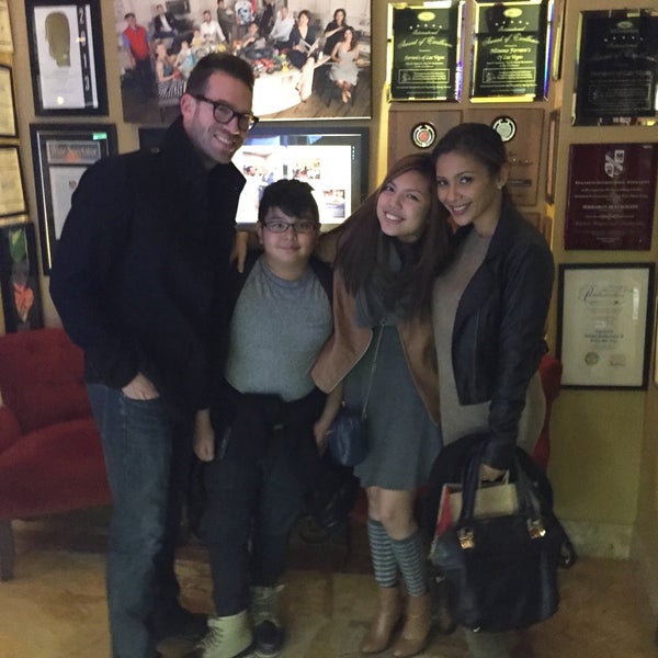 Photo taken at Ferraro&#39;s Italian Restaurant &amp; Wine Bar by Anne 🦄 on 11/27/2015