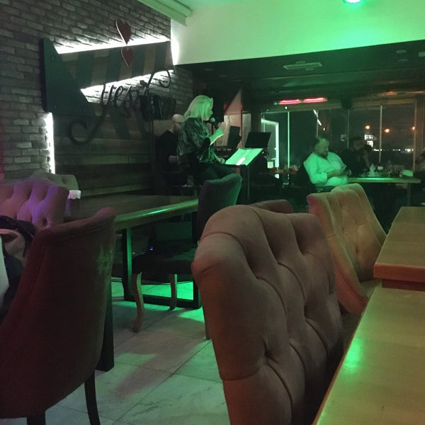 Photo taken at Yeşilçam Cafe &amp; Bistro by Mehmet on 11/21/2019