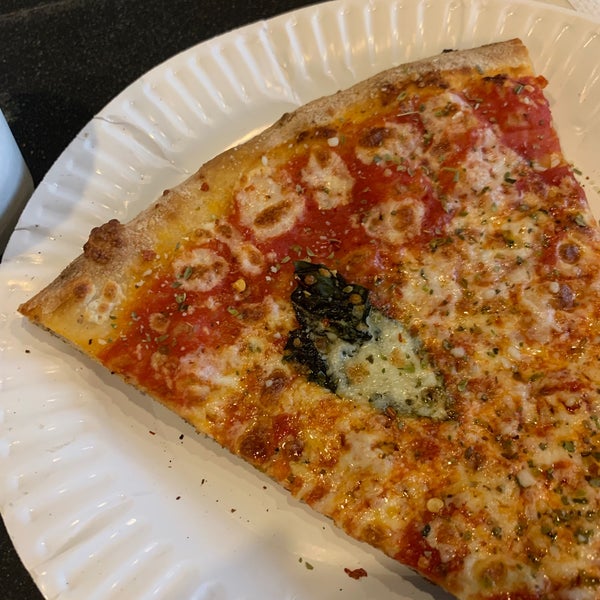 Photo taken at Best Pizza by Elizabeth Y. on 3/4/2023