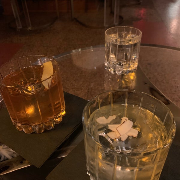 Foto tirada no(a) Cold Drinks Bar por Liz Y. em 1/20/2023