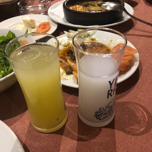 Das Foto wurde bei Balıkçıdede Restaurant von Fatih am 1/2/2019 aufgenommen
