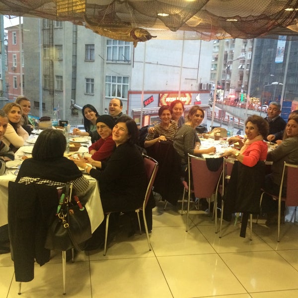 12/19/2014 tarihinde 🌺sda🌸ziyaretçi tarafından Kıyak Kardeşler Balık Restaurant'de çekilen fotoğraf