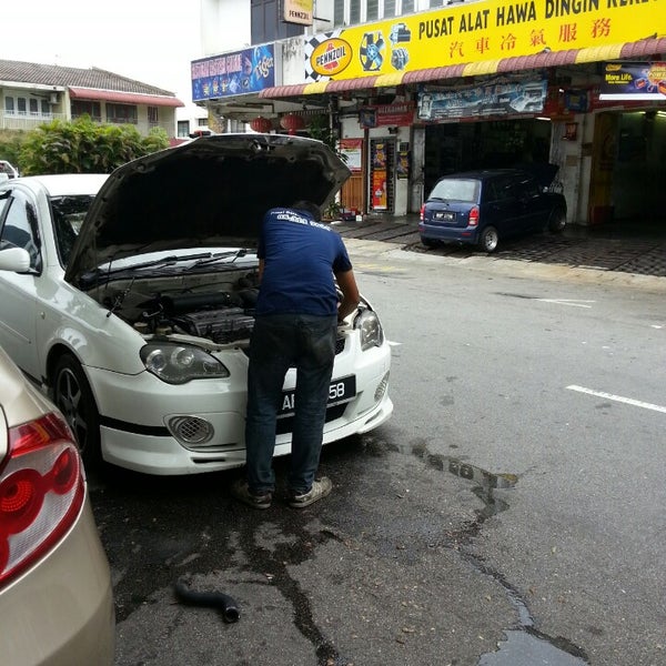 Pusat Bateri Elektrik Maju Automotive Shop