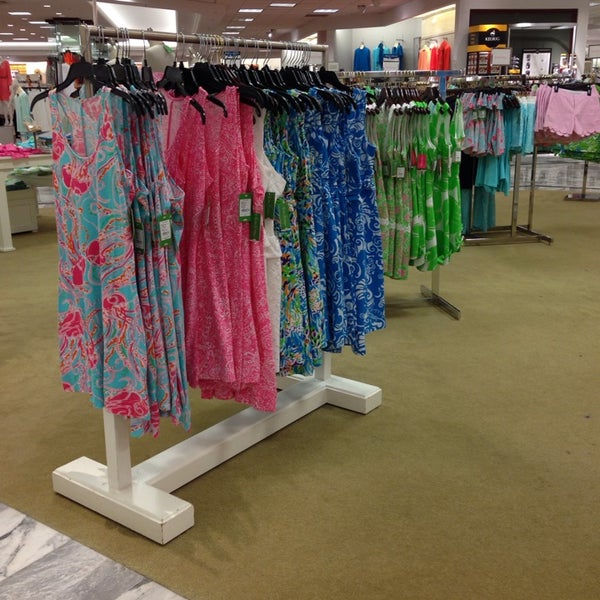 Dillard's 332 visitors