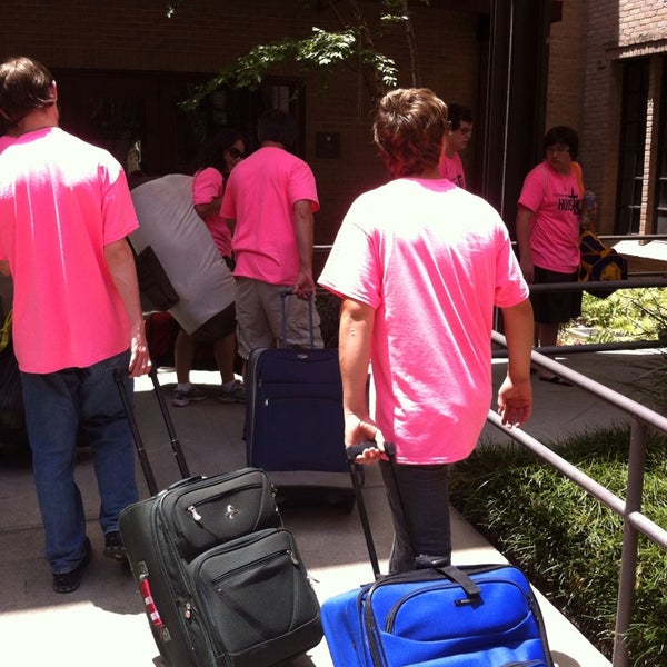 รูปภาพถ่ายที่ Christ Church Cathedral โดย Ashley C. เมื่อ 6/23/2013