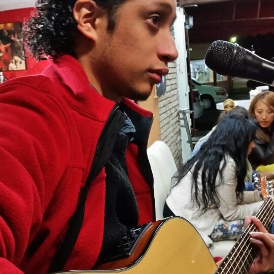 12/27/2014 tarihinde Mauro B.ziyaretçi tarafından Café Decó'de çekilen fotoğraf