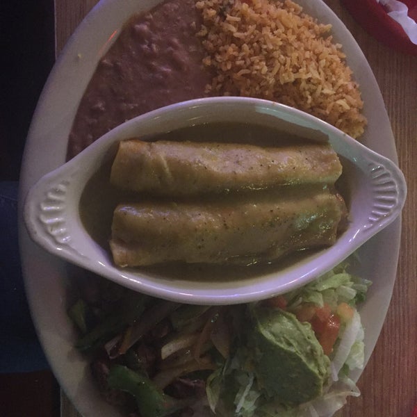 Photo taken at La Posada Mexican Restaurant by Rodrigo M. on 11/17/2015
