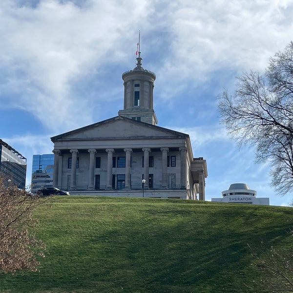 รูปภาพถ่ายที่ Tennessee State Capitol โดย Rodrigo M. เมื่อ 12/6/2021