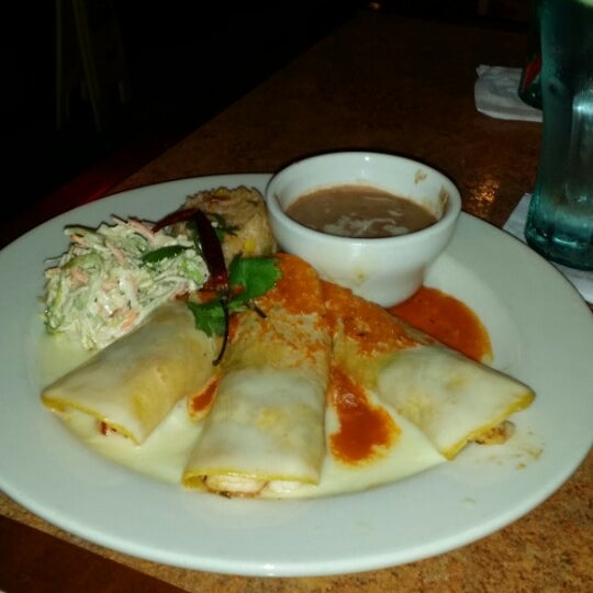 Foto scattata a La Parrilla Mexican Restaurant da Kii M. il 4/9/2014