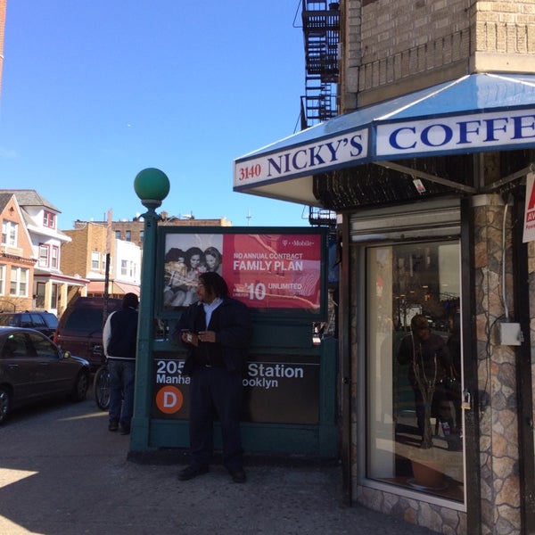 3/21/2014 tarihinde Michael H.ziyaretçi tarafından Nicky&#39;s Coffee Shop'de çekilen fotoğraf