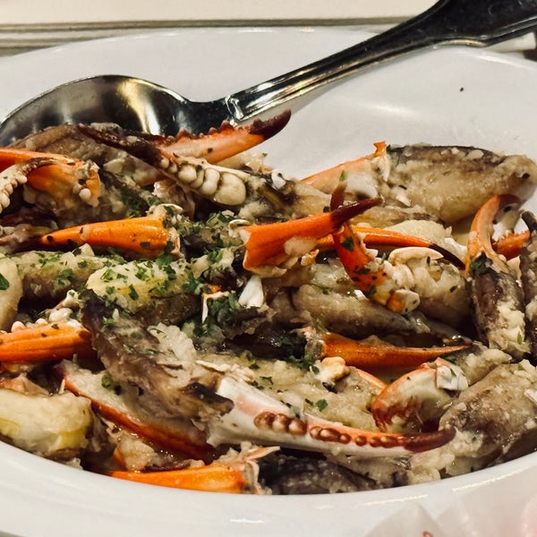 Bob Chinn's Crab House 393 S Milwaukee Ave