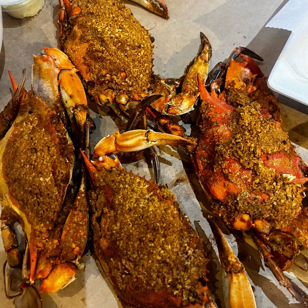 L.P. Steamers Seafood Restaurant in Locust Point