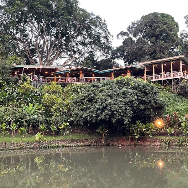 Das Foto wurde bei Haleiwa Joe&#39;s - Haiku Gardens Restaurant von Vinh am 12/15/2022 aufgenommen
