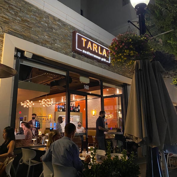 Das Foto wurde bei Tarla Mediterranean Bar + Grill von Seyma am 9/23/2021 aufgenommen